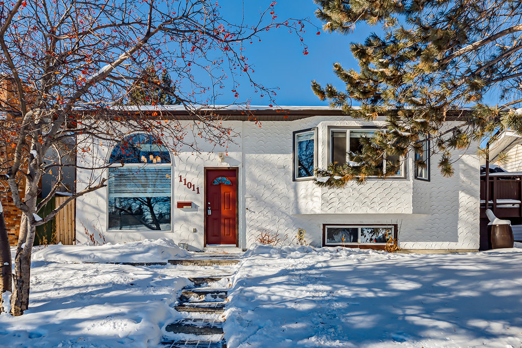 Braeside House for sale Chamberlain Real Estate Group